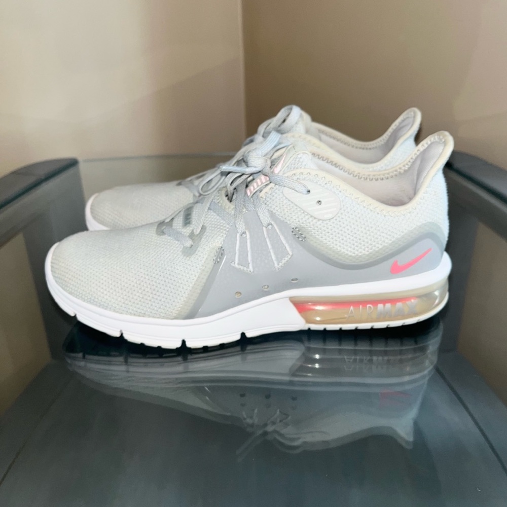 Grey/Pink Women’s Nike Air Max Sequent 3
